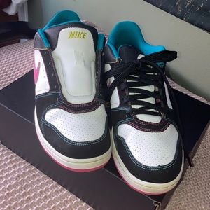 Nike air prestige low